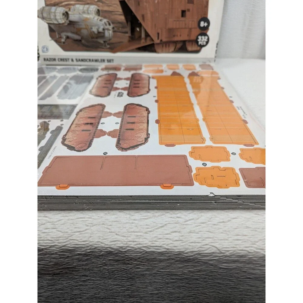 Star Wars - The Mandalorian - Paper Model Kit - Razor Crest & Sandcrawler Set